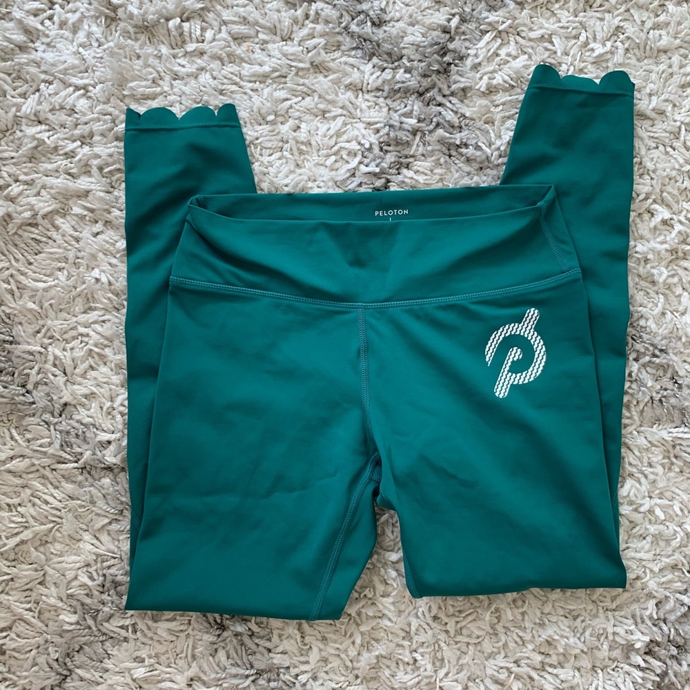Peloton scalloped leggings NWOT